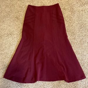 Avenue Collection skirt, grape vine like color